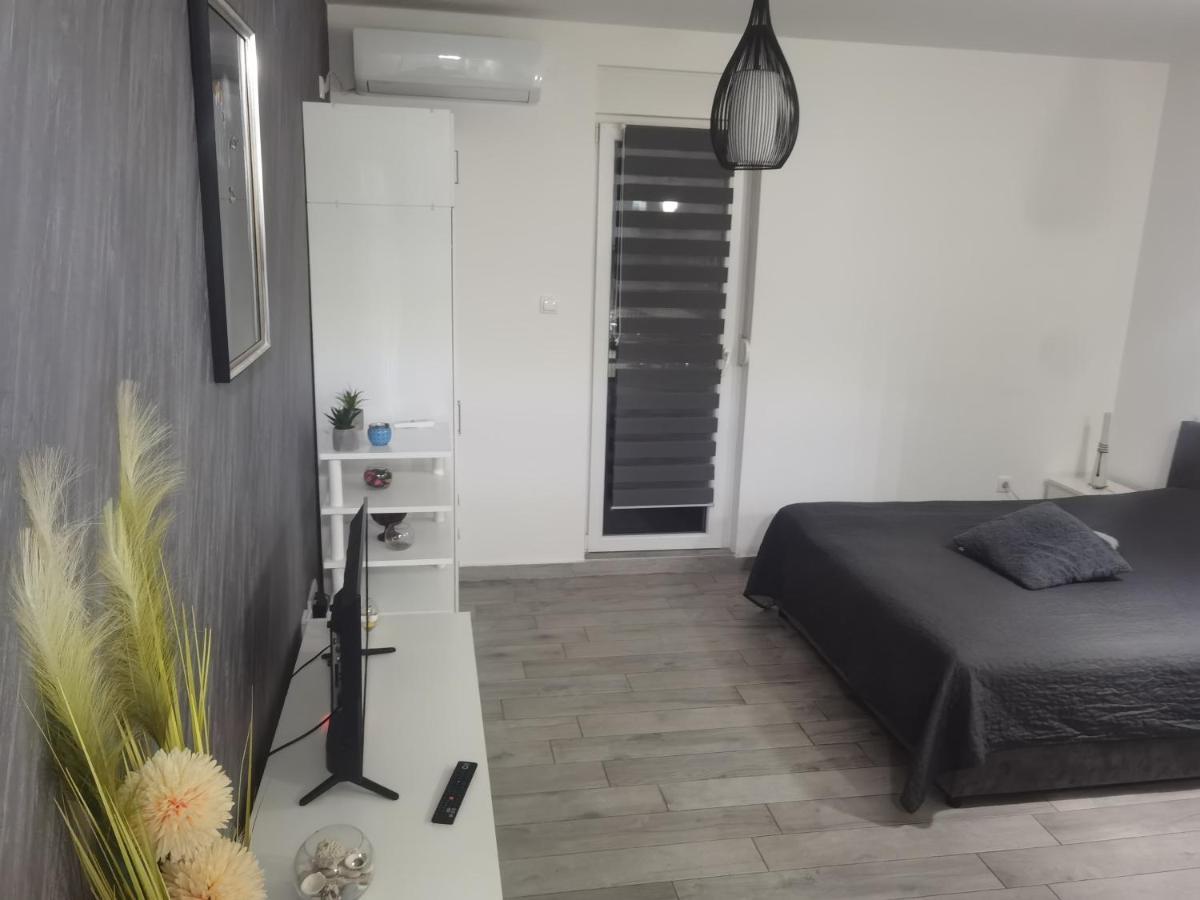 Appartamento Danica Sremska Mitrovica Esterno foto