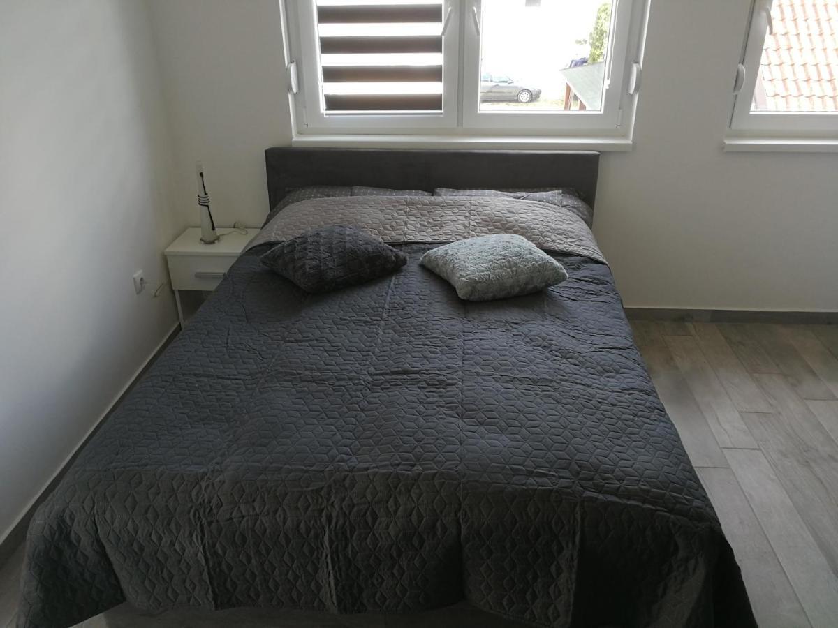 Appartamento Danica Sremska Mitrovica Esterno foto