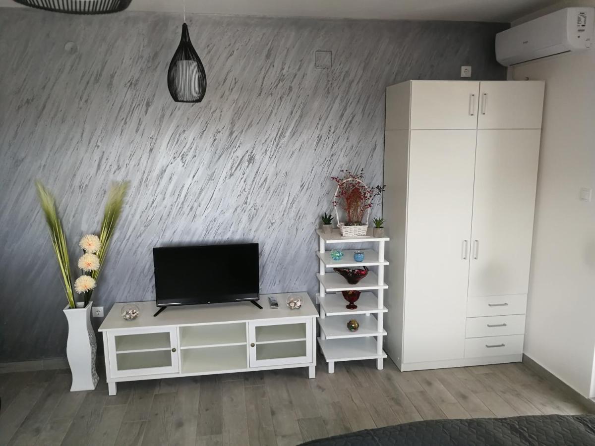 Appartamento Danica Sremska Mitrovica Esterno foto