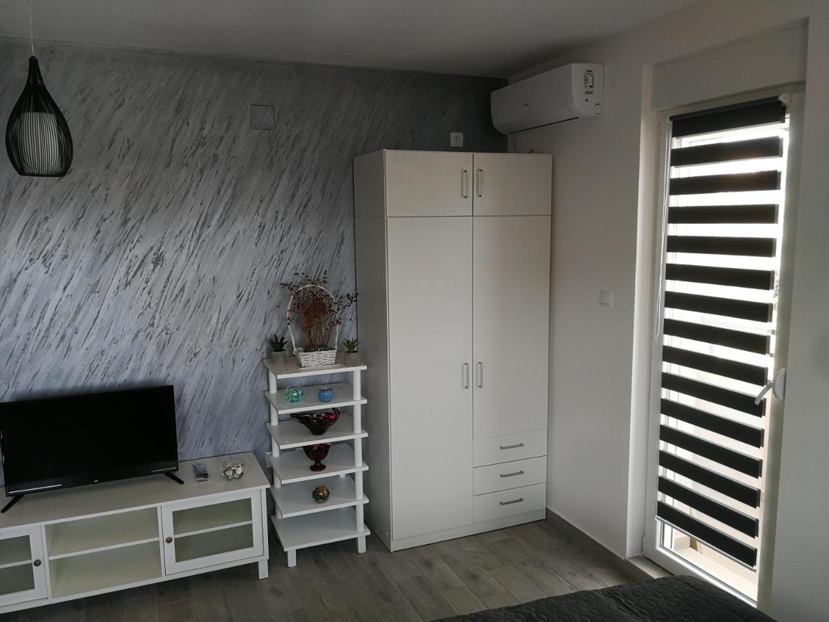 Appartamento Danica Sremska Mitrovica Esterno foto