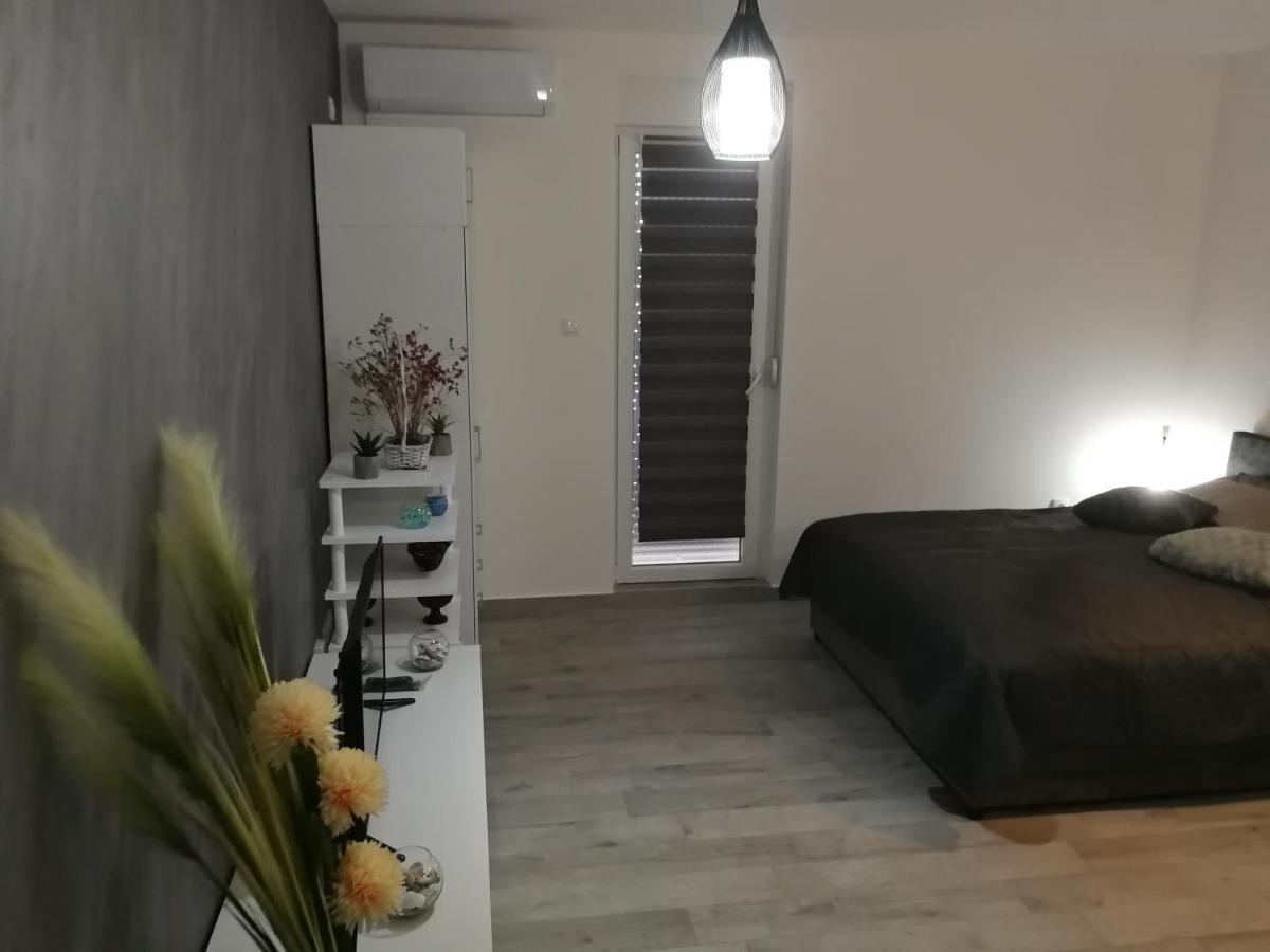 Appartamento Danica Sremska Mitrovica Esterno foto