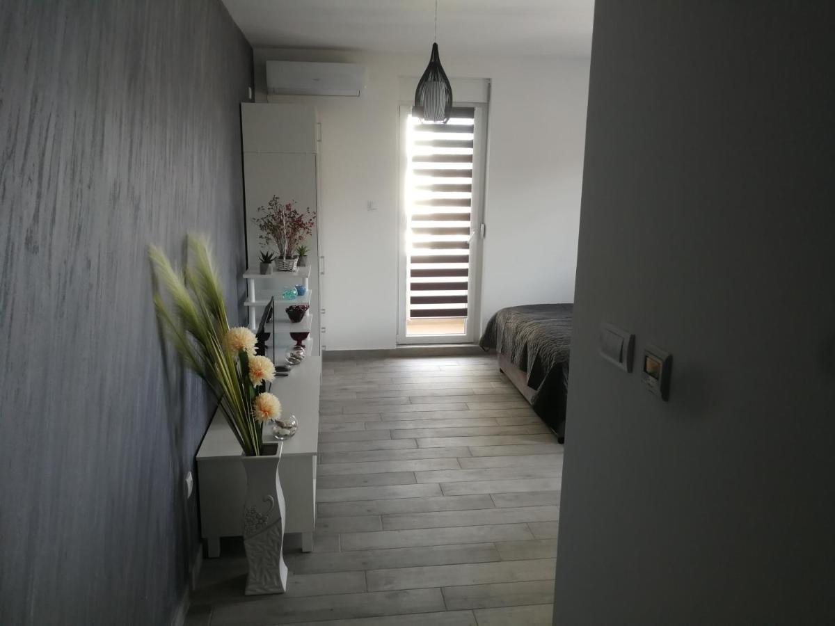 Appartamento Danica Sremska Mitrovica Esterno foto