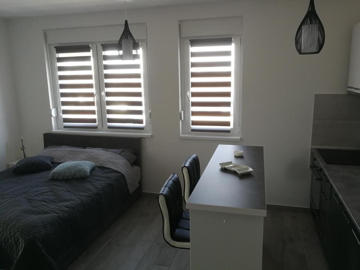 Appartamento Danica Sremska Mitrovica Esterno foto