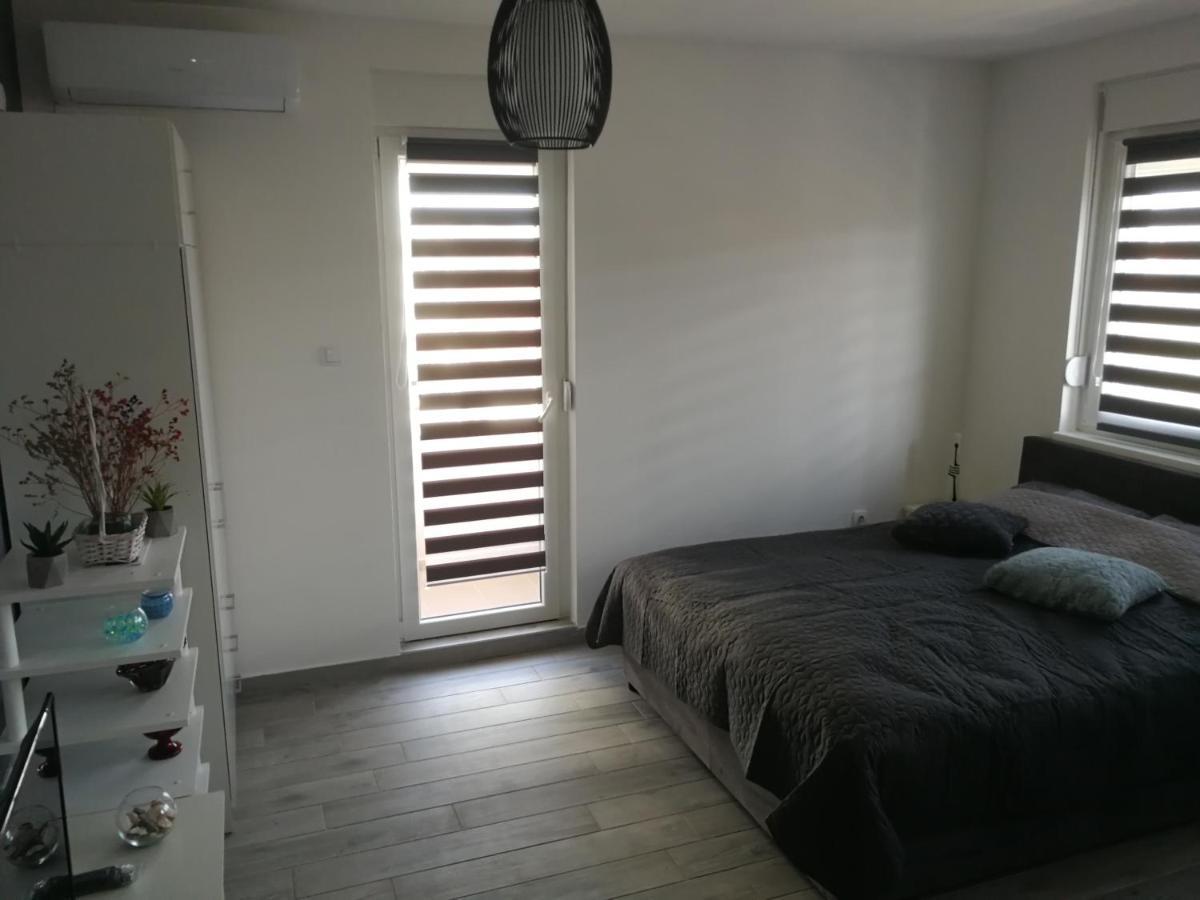 Appartamento Danica Sremska Mitrovica Esterno foto